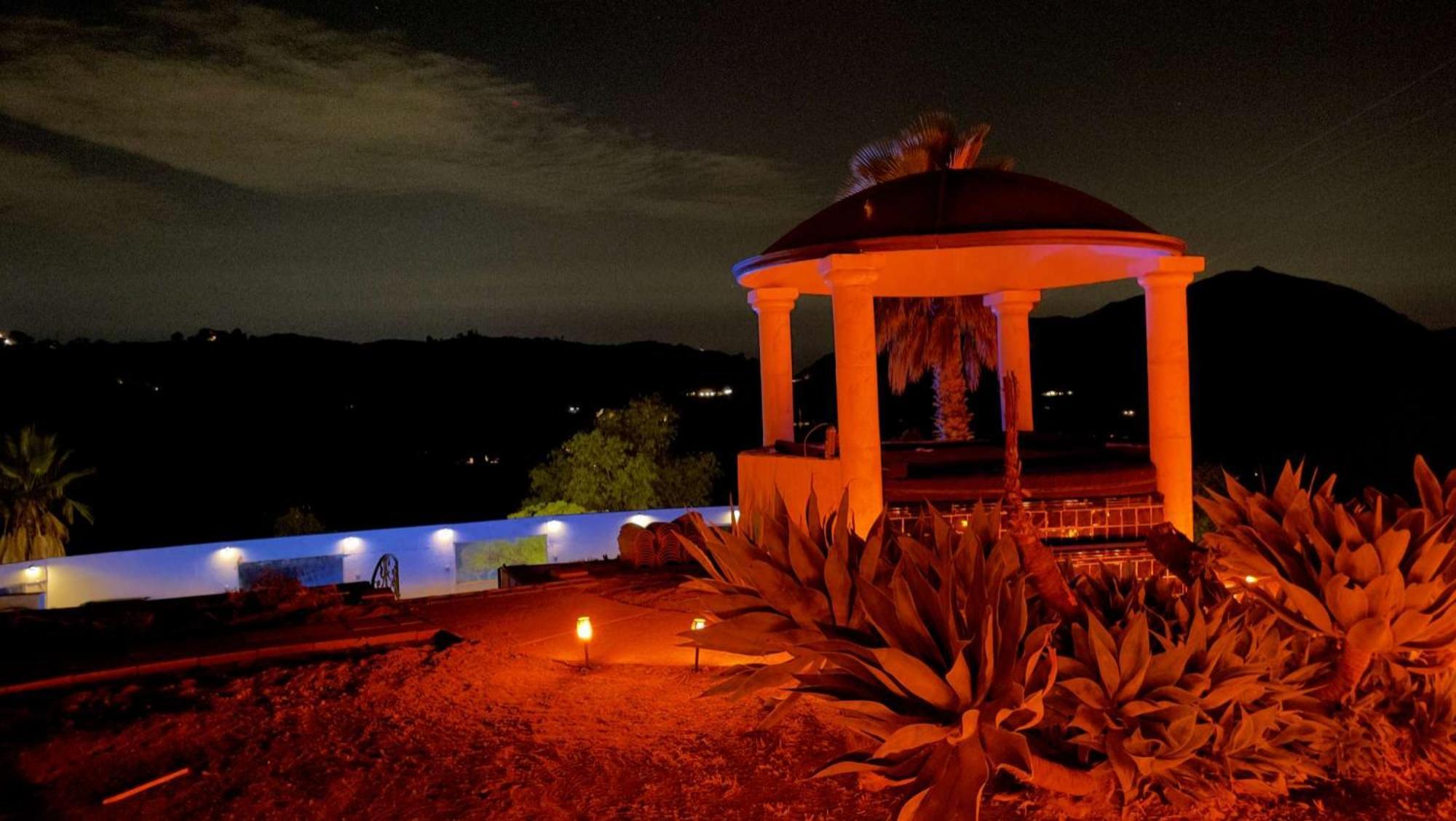 Private Home On 10 Acres - Heated Salt Pool & Jacuzzi, Mountain & City Views, Horseshoes, Basketball, Bbq, Golf Putting, Foosball, Croquet, Bose Stereo, White Cotton Bedding - Hilltop Hacienda, Pool Heat Optional Jamul Eksteriør billede