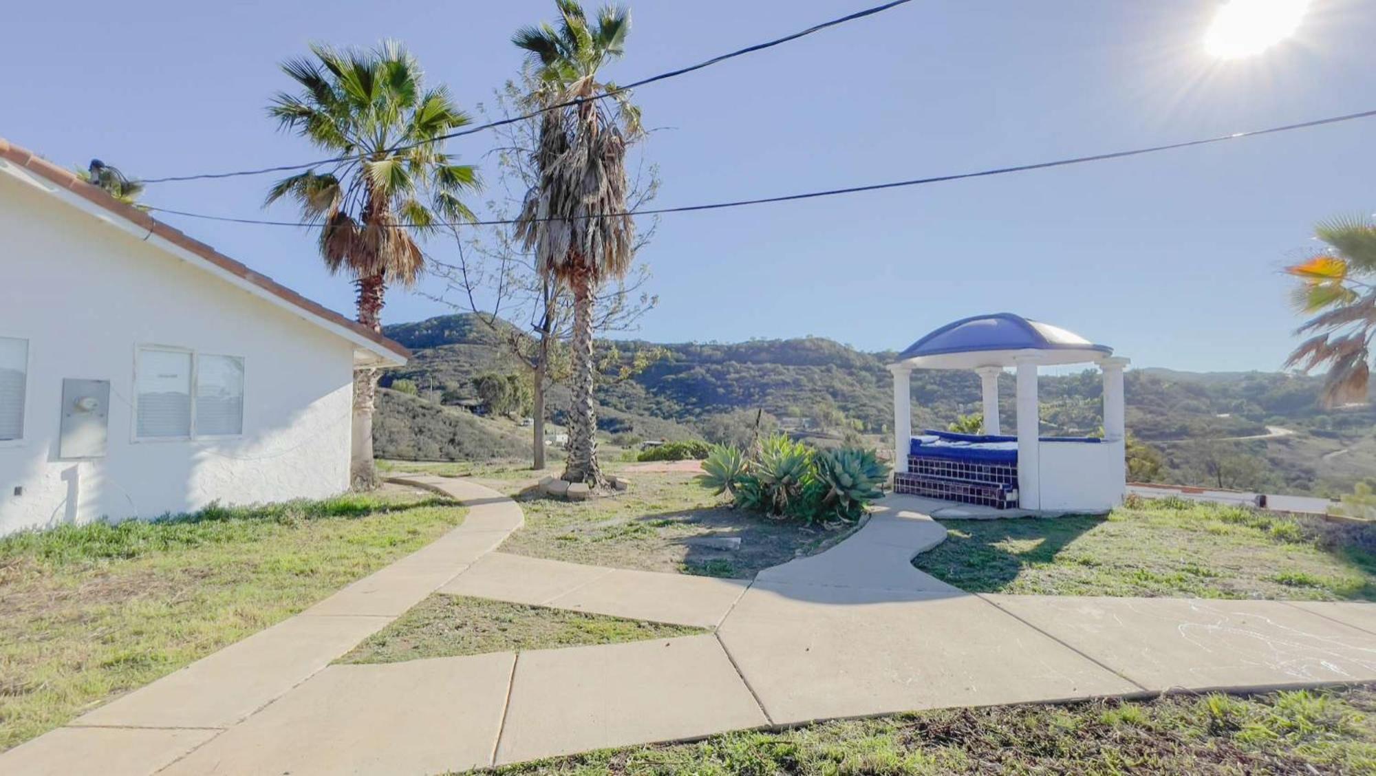 Private Home On 10 Acres - Heated Salt Pool & Jacuzzi, Mountain & City Views, Horseshoes, Basketball, Bbq, Golf Putting, Foosball, Croquet, Bose Stereo, White Cotton Bedding - Hilltop Hacienda, Pool Heat Optional Jamul Eksteriør billede