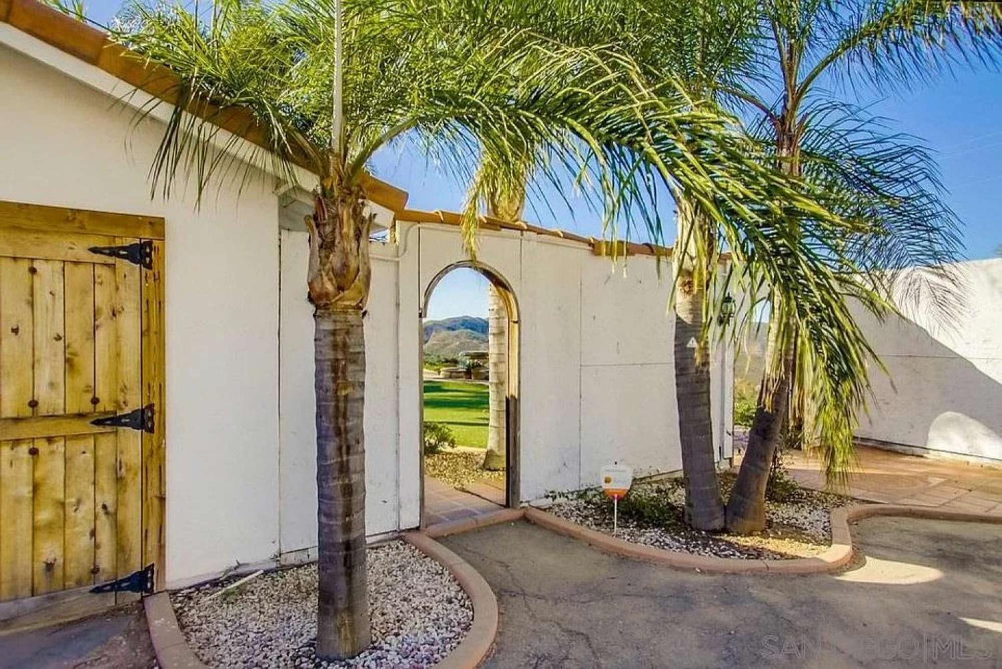 Private Home On 10 Acres - Heated Salt Pool & Jacuzzi, Mountain & City Views, Horseshoes, Basketball, Bbq, Golf Putting, Foosball, Croquet, Bose Stereo, White Cotton Bedding - Hilltop Hacienda, Pool Heat Optional Jamul Eksteriør billede