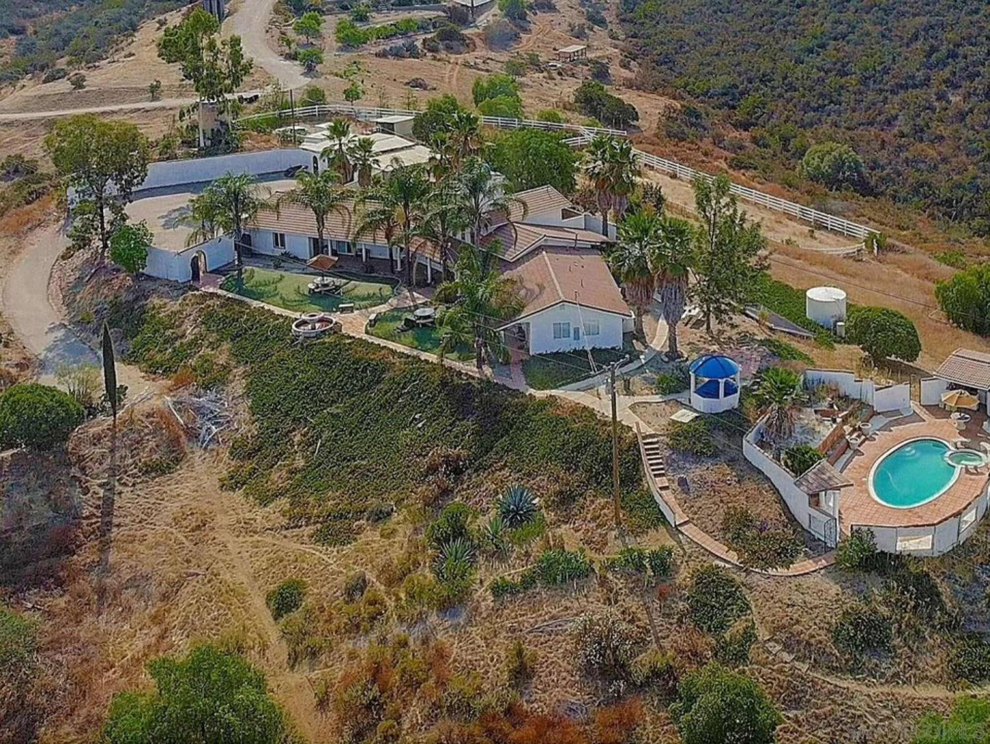Private Home On 10 Acres - Heated Salt Pool & Jacuzzi, Mountain & City Views, Horseshoes, Basketball, Bbq, Golf Putting, Foosball, Croquet, Bose Stereo, White Cotton Bedding - Hilltop Hacienda, Pool Heat Optional Jamul Eksteriør billede