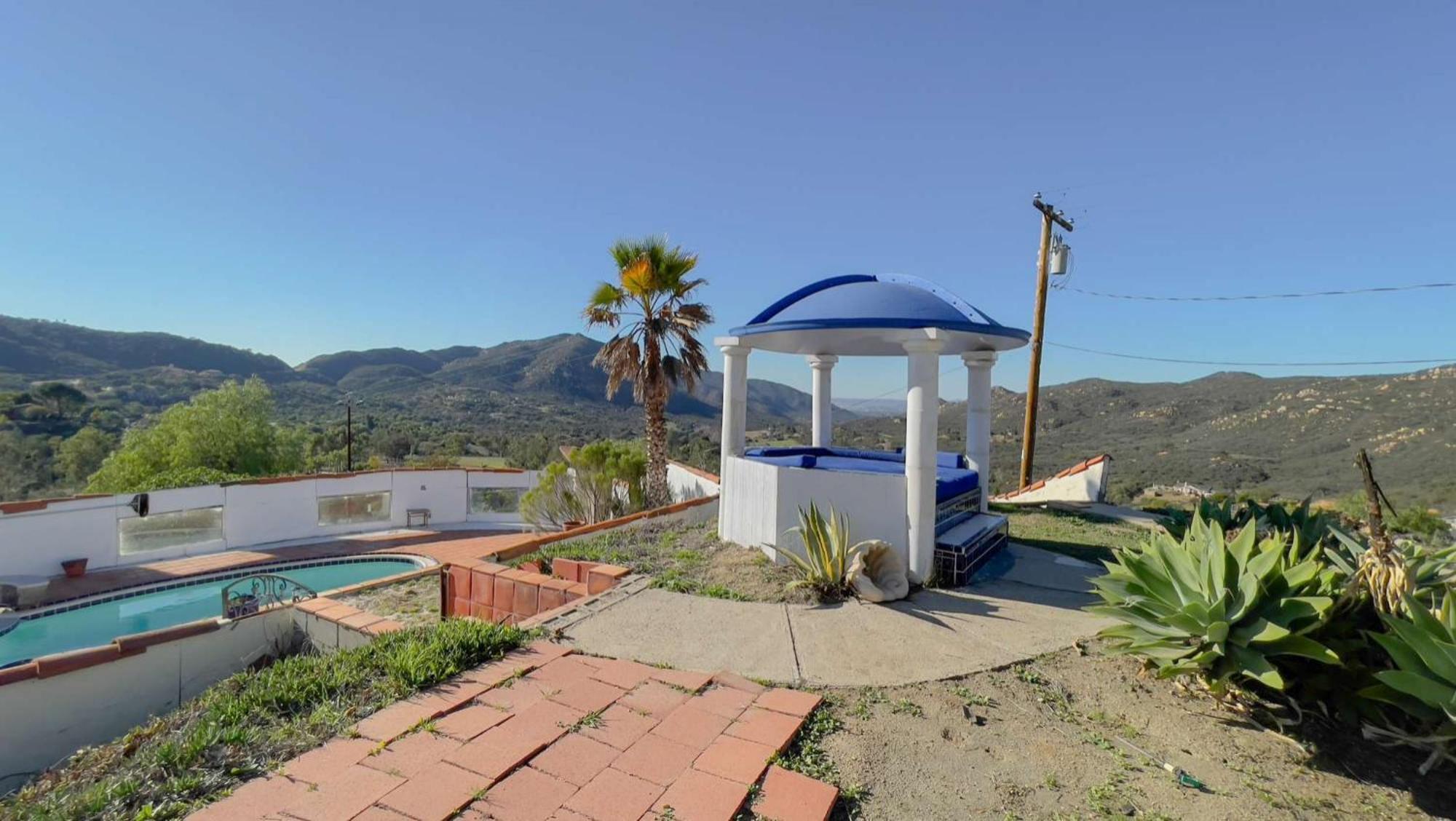 Private Home On 10 Acres - Heated Salt Pool & Jacuzzi, Mountain & City Views, Horseshoes, Basketball, Bbq, Golf Putting, Foosball, Croquet, Bose Stereo, White Cotton Bedding - Hilltop Hacienda, Pool Heat Optional Jamul Eksteriør billede
