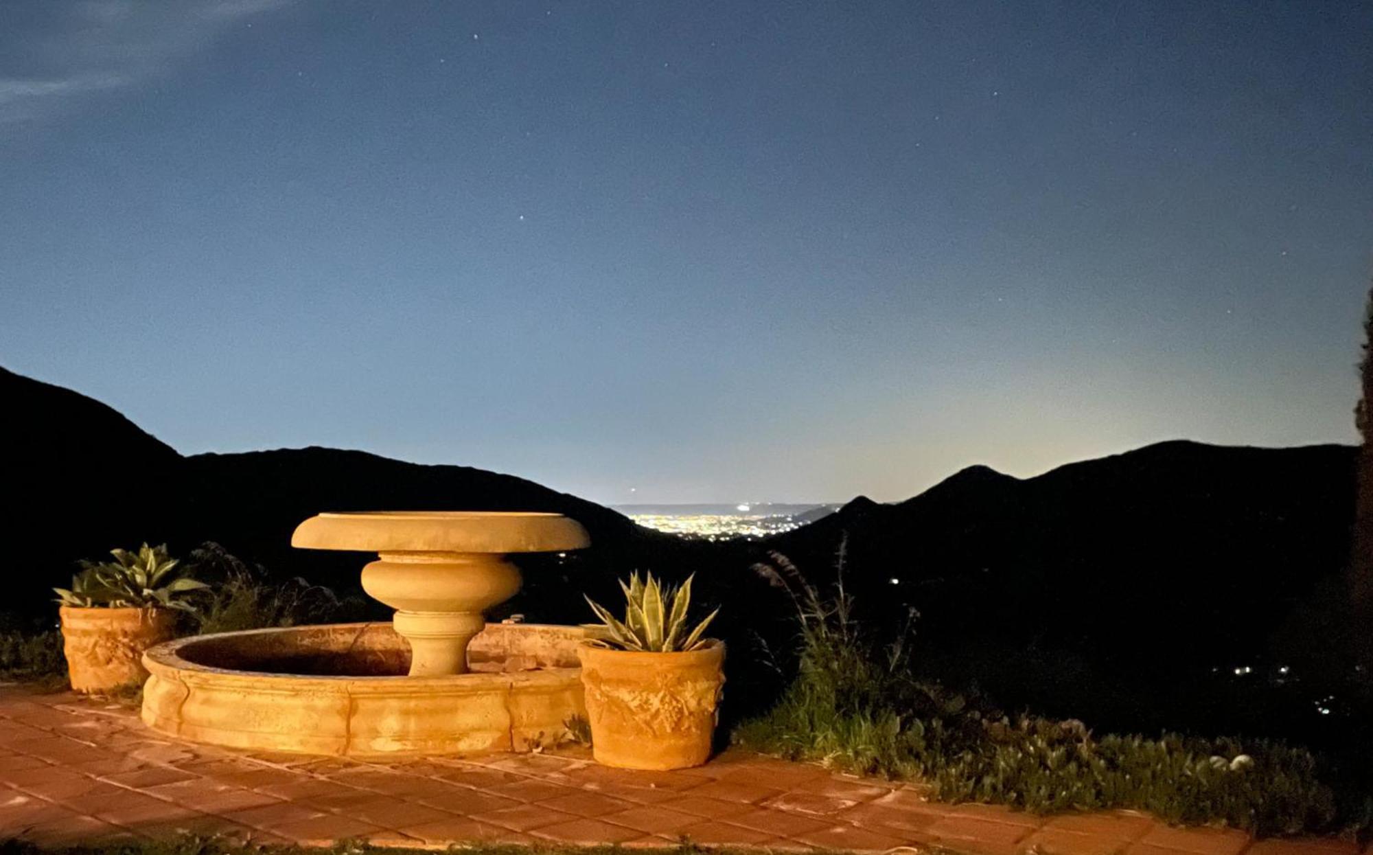 Private Home On 10 Acres - Heated Salt Pool & Jacuzzi, Mountain & City Views, Horseshoes, Basketball, Bbq, Golf Putting, Foosball, Croquet, Bose Stereo, White Cotton Bedding - Hilltop Hacienda, Pool Heat Optional Jamul Eksteriør billede