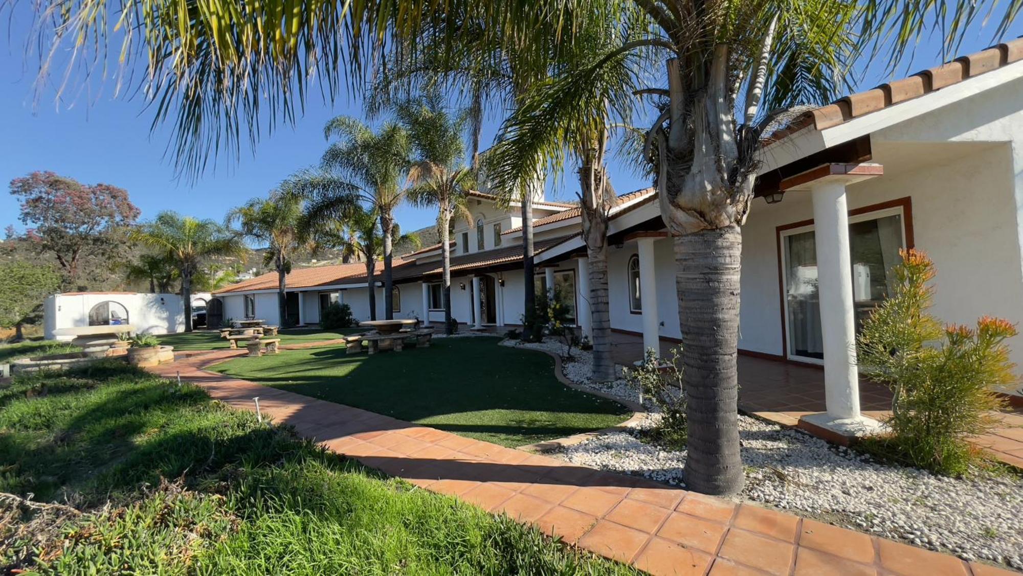 Private Home On 10 Acres - Heated Salt Pool & Jacuzzi, Mountain & City Views, Horseshoes, Basketball, Bbq, Golf Putting, Foosball, Croquet, Bose Stereo, White Cotton Bedding - Hilltop Hacienda, Pool Heat Optional Jamul Eksteriør billede